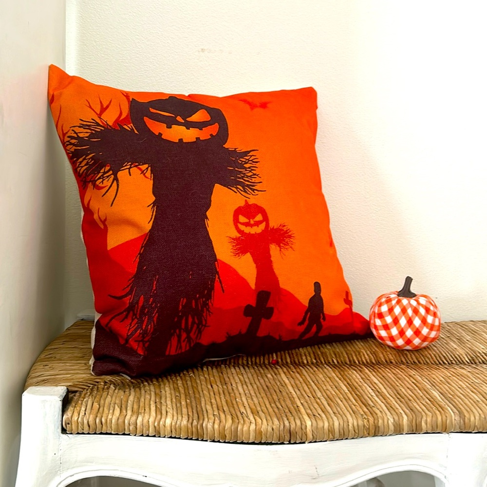 Spooky Halloween decorative pillow case 20x20, NWOT